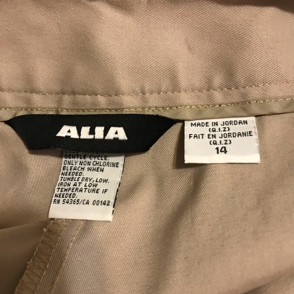 Tan pants - Picture 2 of 3